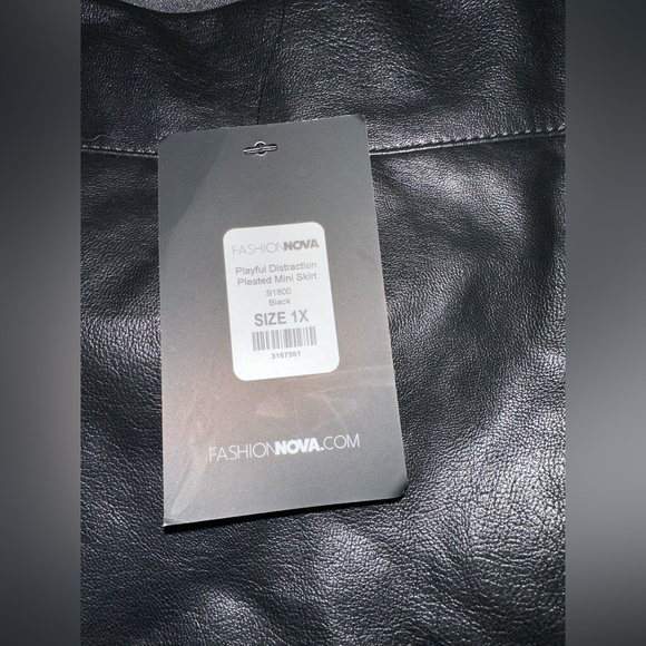 FashionNova leather mini skirt - Picture 3 of 3